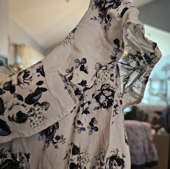 Floral Ruffle Top - Picture 3 of 4